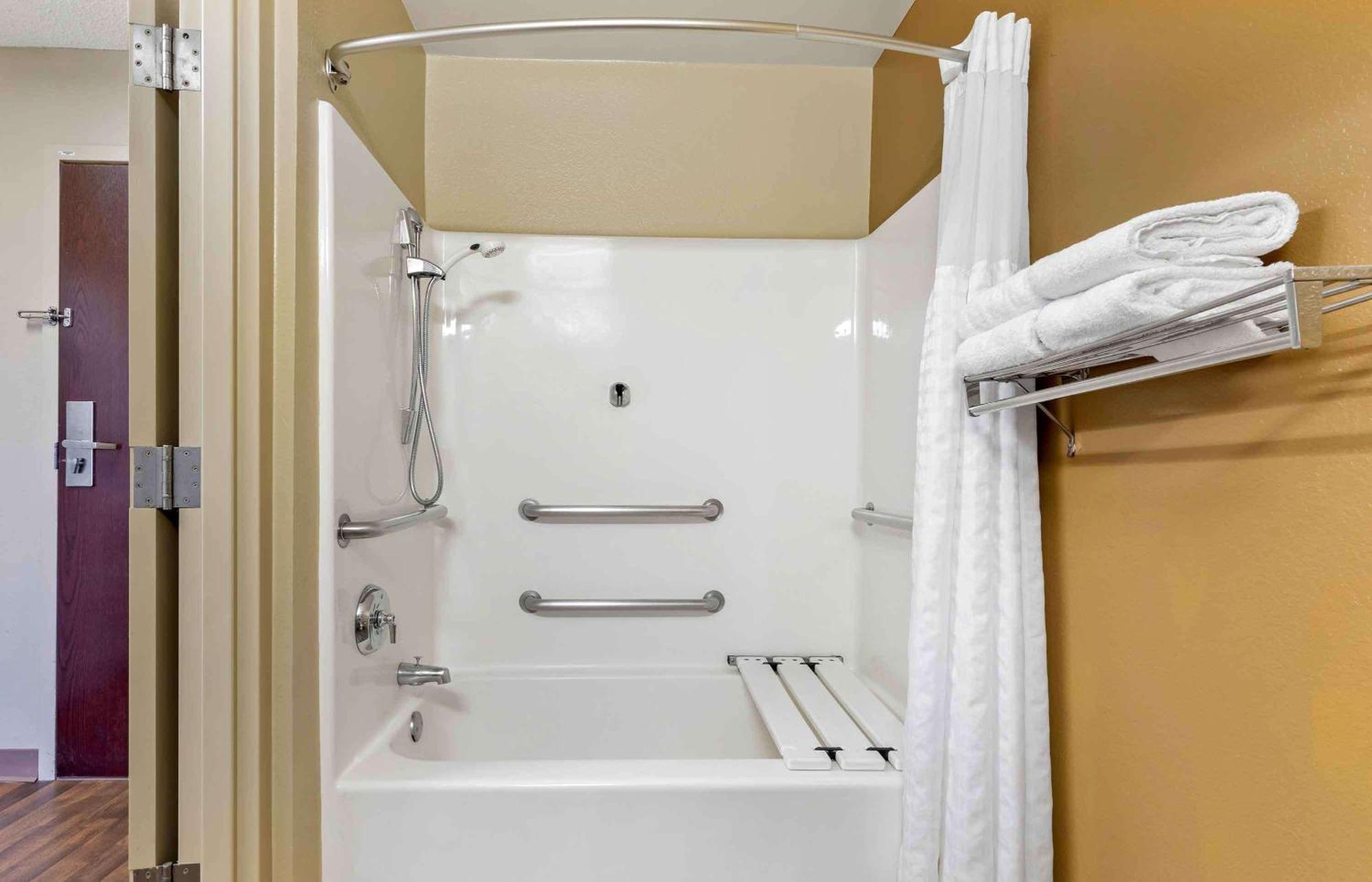 Extended America - Cleveland - Beachwood - Place - South 2* Orange